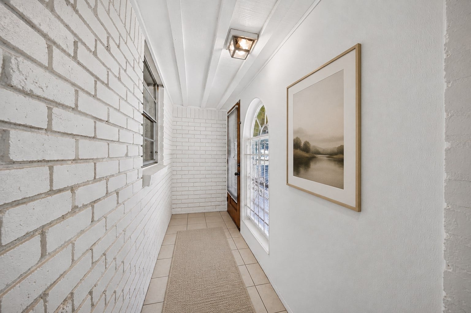 522 Hollyvale Dr, Houston, TX 77060 Private second entrance offering added convenience and flexibility.