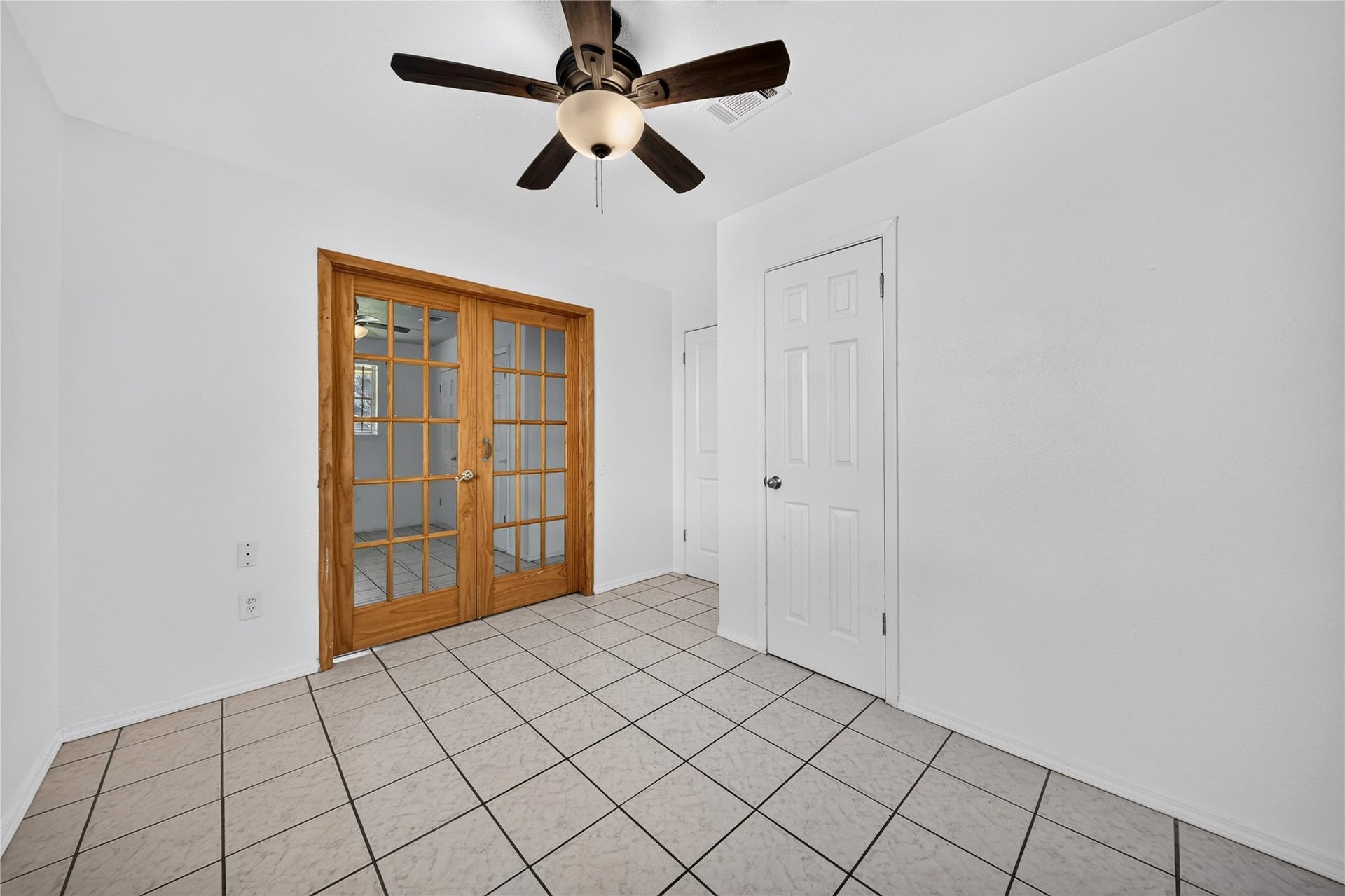 522 Hollyvale Dr, Houston, TX 77060 Flexible bedroom space with an airy, open feel.