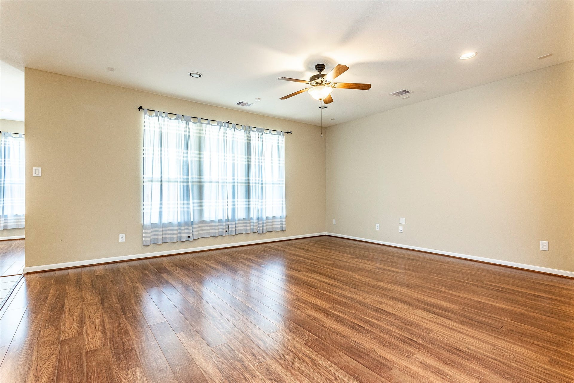 2833 Mezzomonte Lane, League City, TX 77573 2833 Mezzomonte Lane, League City, TX 77573