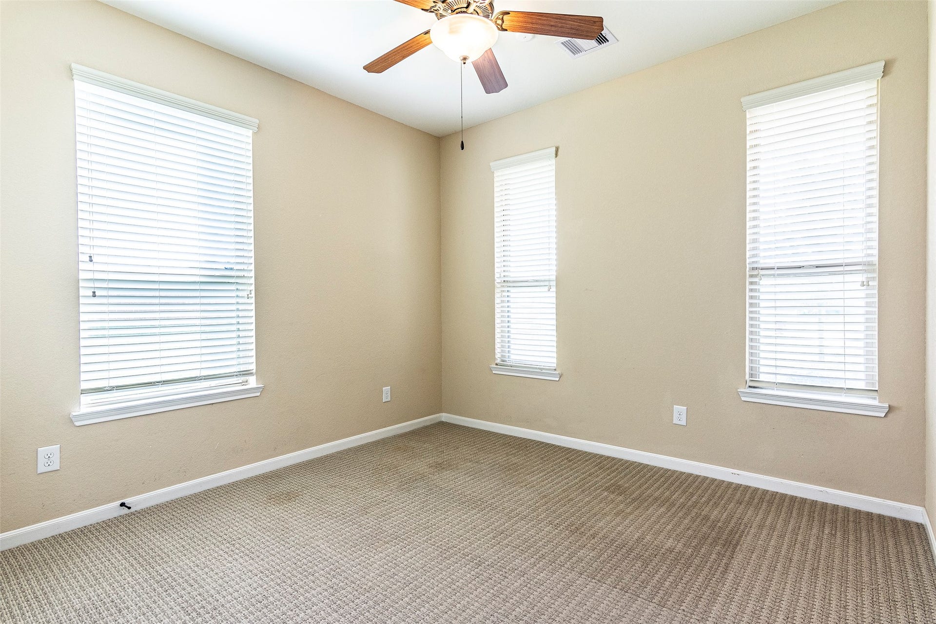 2833 Mezzomonte Lane, League City, TX 77573 2833 Mezzomonte Lane, League City, TX 77573