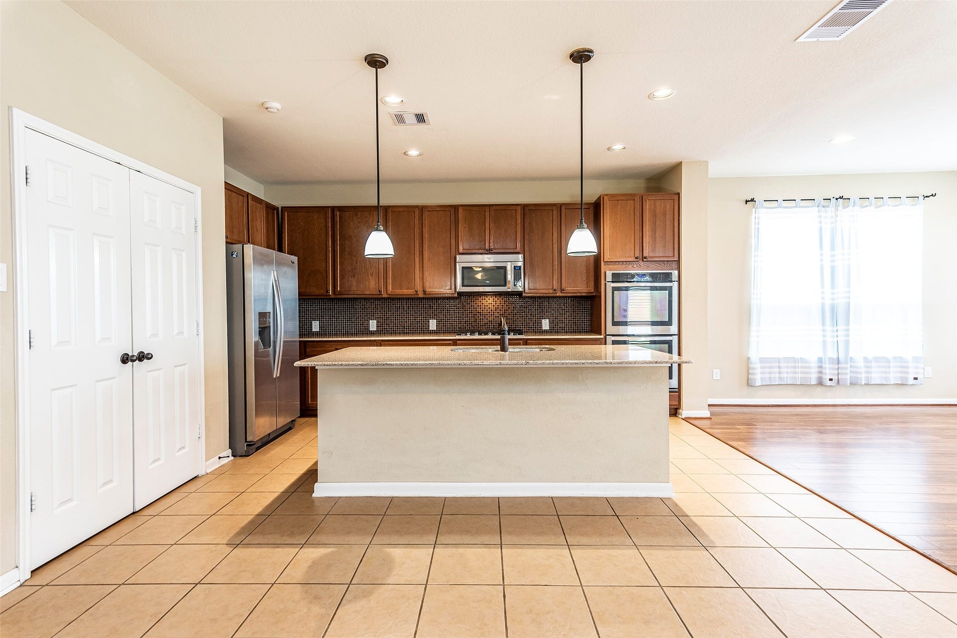2833 Mezzomonte Lane, League City, TX 77573 2833 Mezzomonte Lane, League City, TX 77573