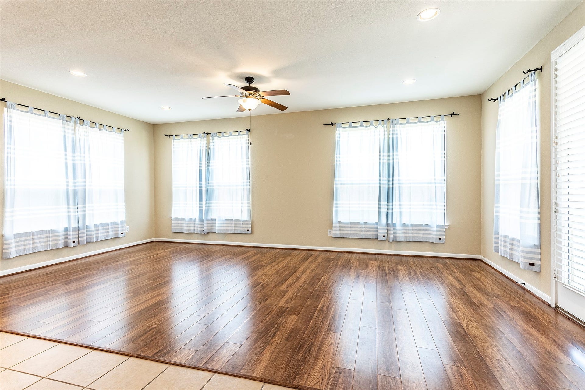 2833 Mezzomonte Lane, League City, TX 77573 2833 Mezzomonte Lane, League City, TX 77573