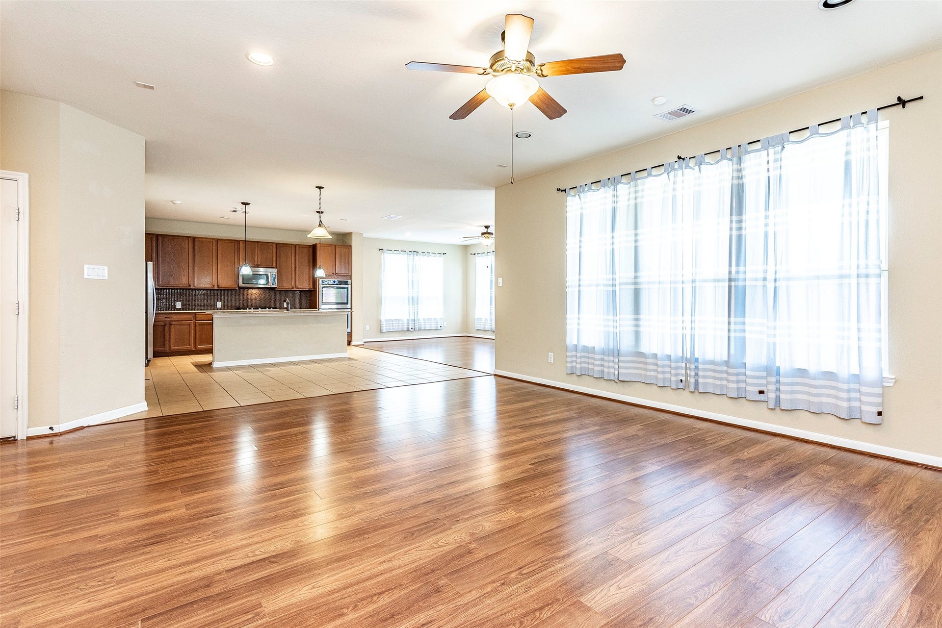2833 Mezzomonte Lane, League City, TX 77573 2833 Mezzomonte Lane, League City, TX 77573
