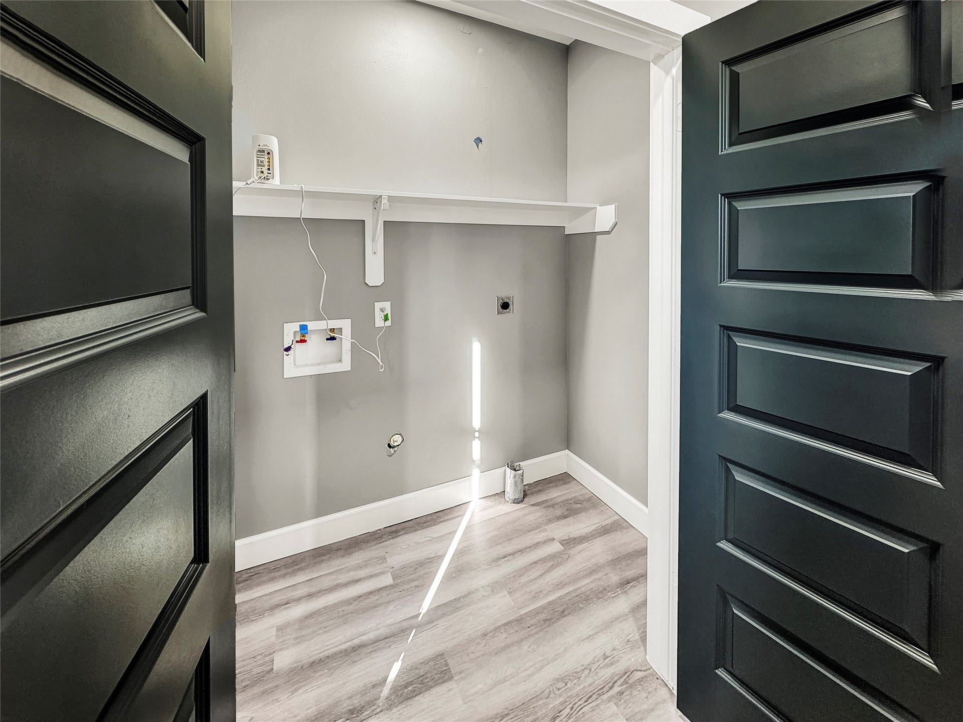 4819 Los Angeles Street, Houston, TX 77026 Modern doors to the laundry area.