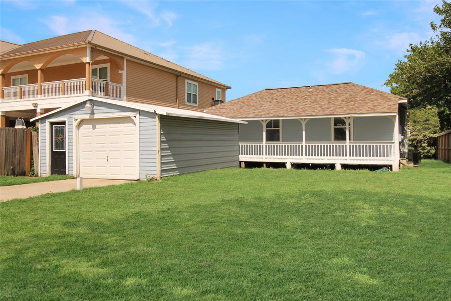 Property photo for 1133 9th Street, Dickinson, TX