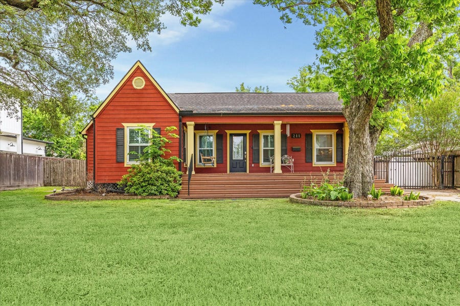 Property photo for 211 W 31st Street, Houston, TX