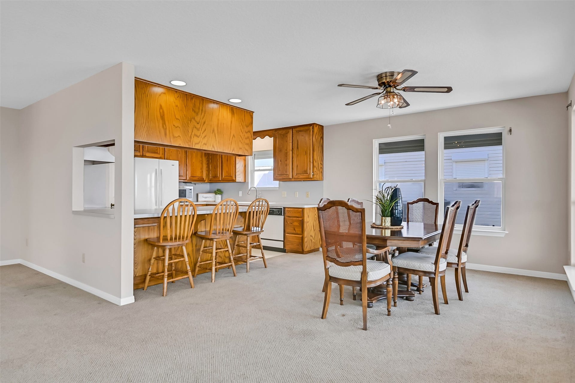 243 Isles End Road, #RR2, Tiki Island, TX 77554 The dining area connects easily to the kitchen, making hosting family gatherings and weekend guests a breeze. Open sightlines allow conversations to flow while the surrounding windows keep the stunning waterfront scenery front and center.