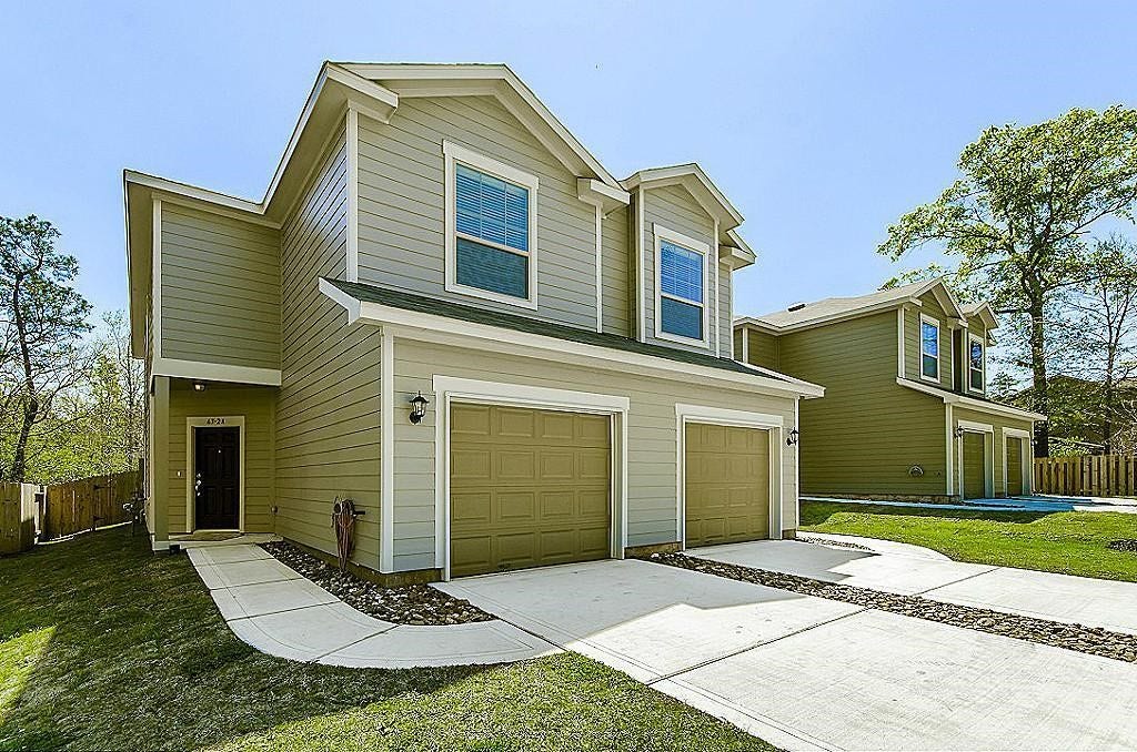 52 Woodland Hills Drive, #B, Conroe, TX 77303