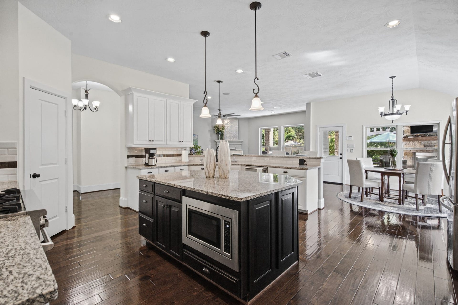 Ideal for entertaining and creating unforgettable holiday gatherings.