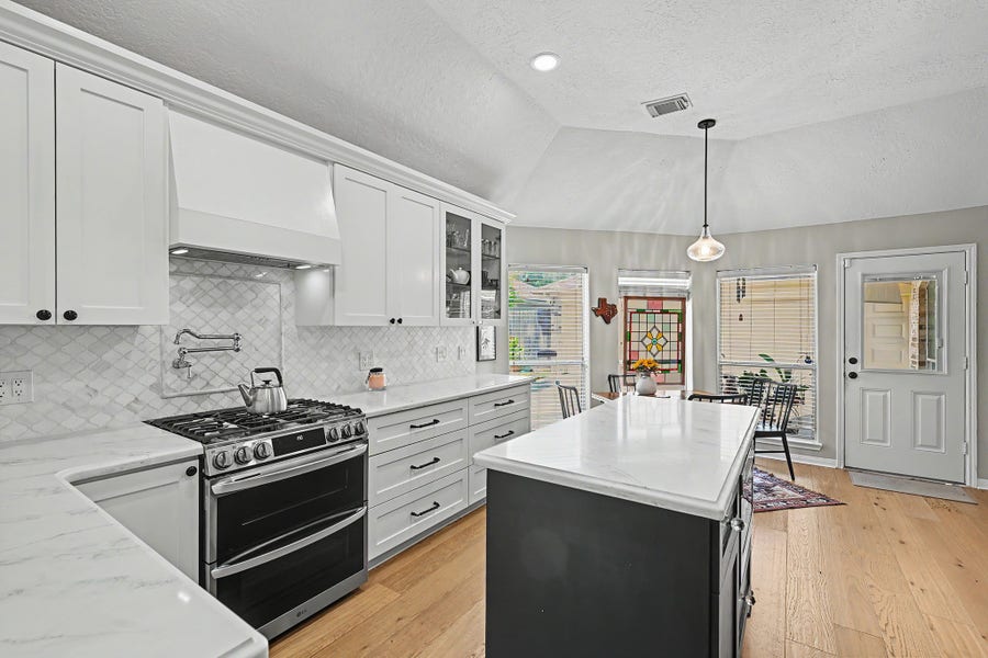 Property photo for 933 Mystic Village Lane, Seabrook, TX
