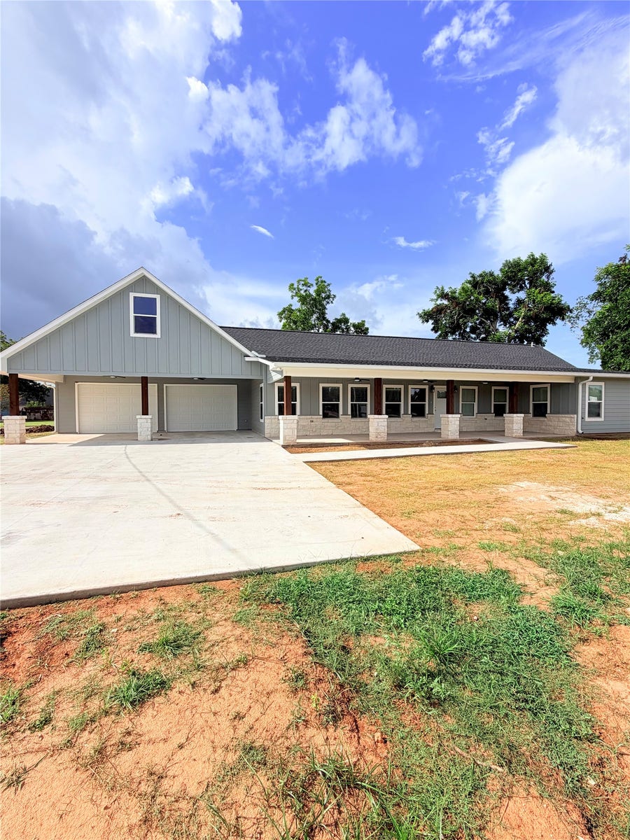 Property photo for 301 E San Bernard St, Brazoria, TX