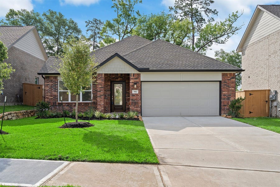 Property photo for 906 Golden Willow Lane, Conroe, TX