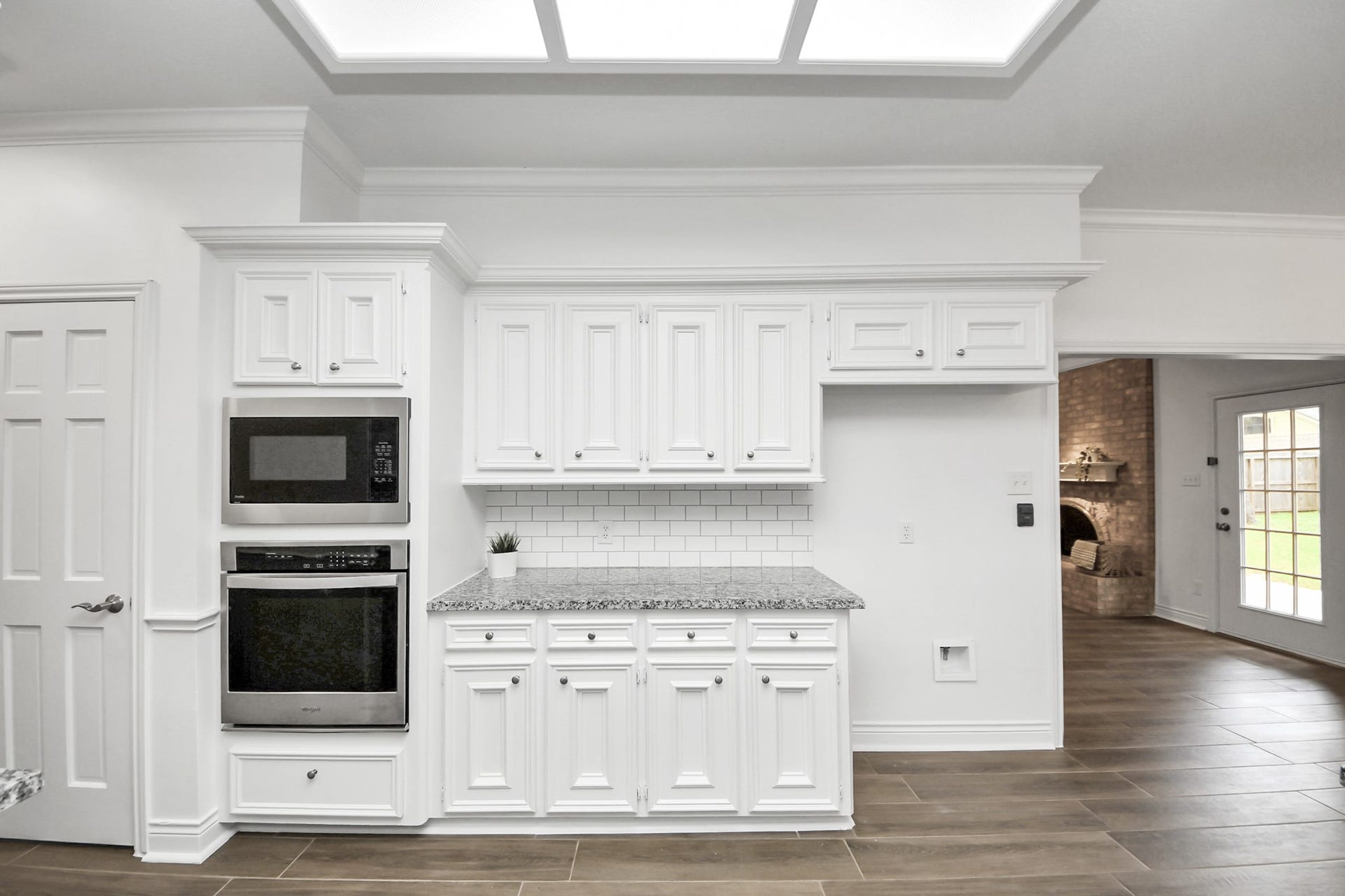 Modern appliances and large pantry.