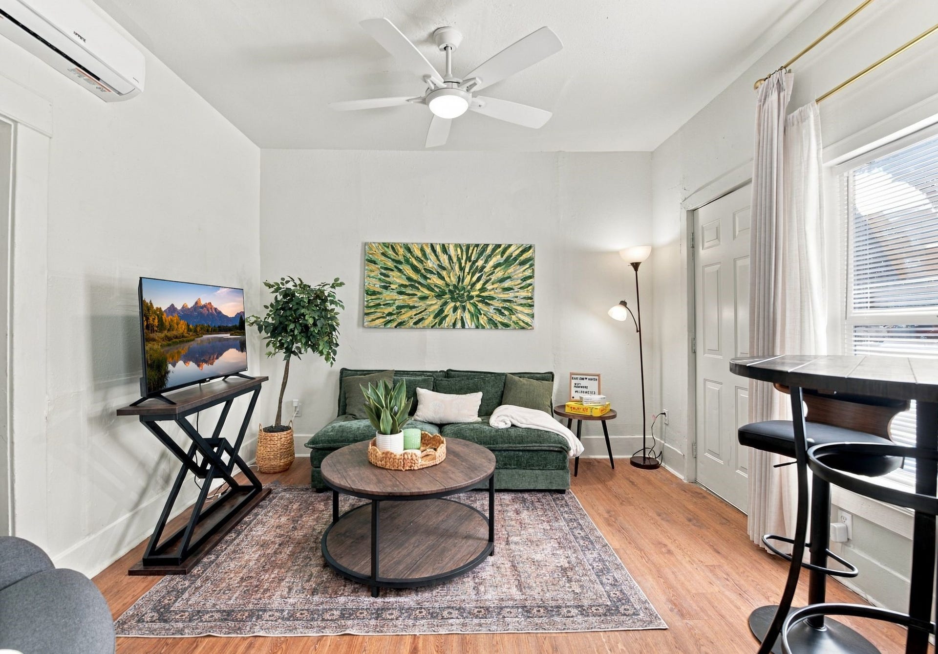 7501 Hillsboro Street, #2, Houston, TX 77020 Living Room Furnished for Your Comfort