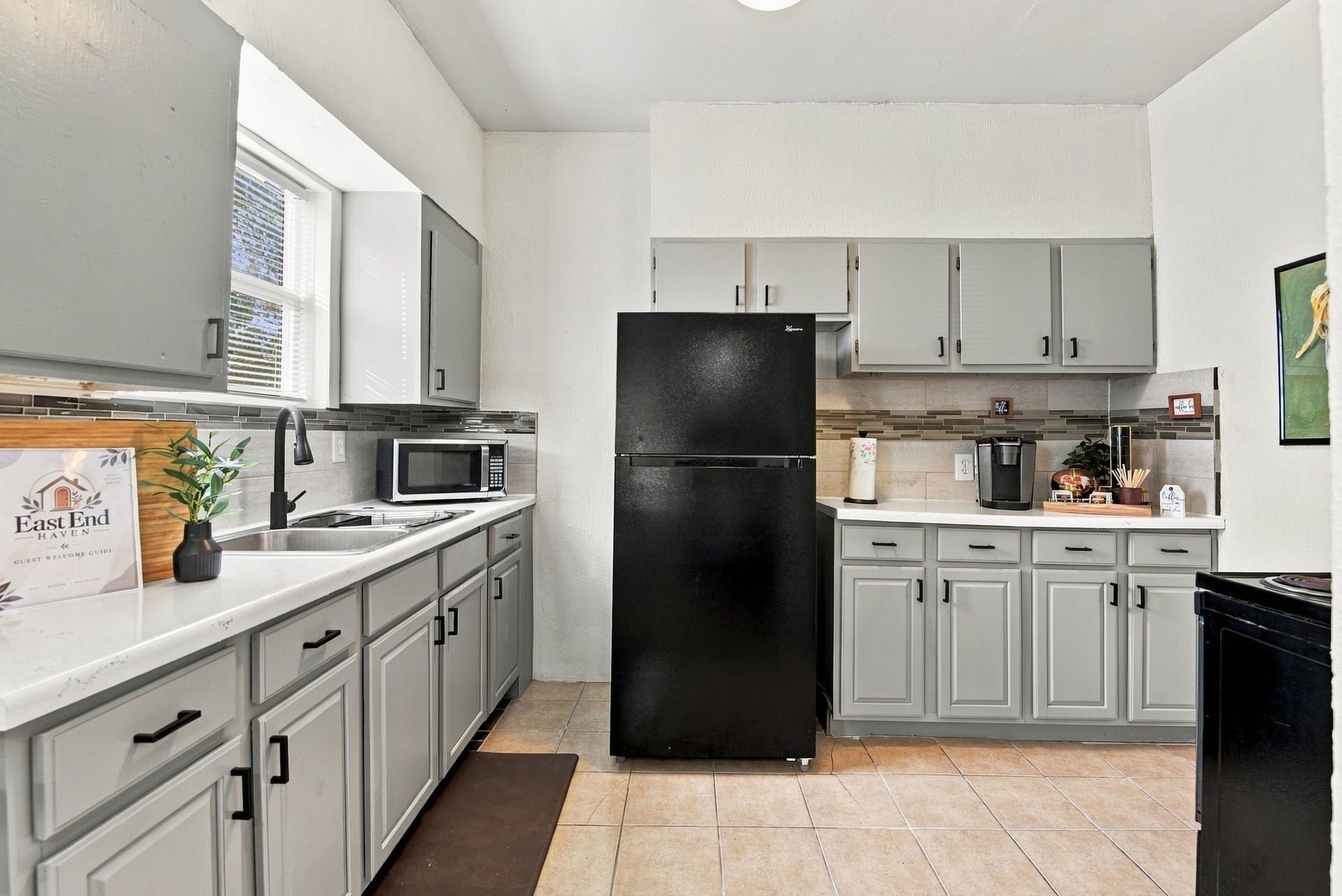 7501 Hillsboro Street, #2, Houston, TX 77020 Coffee Bar Included