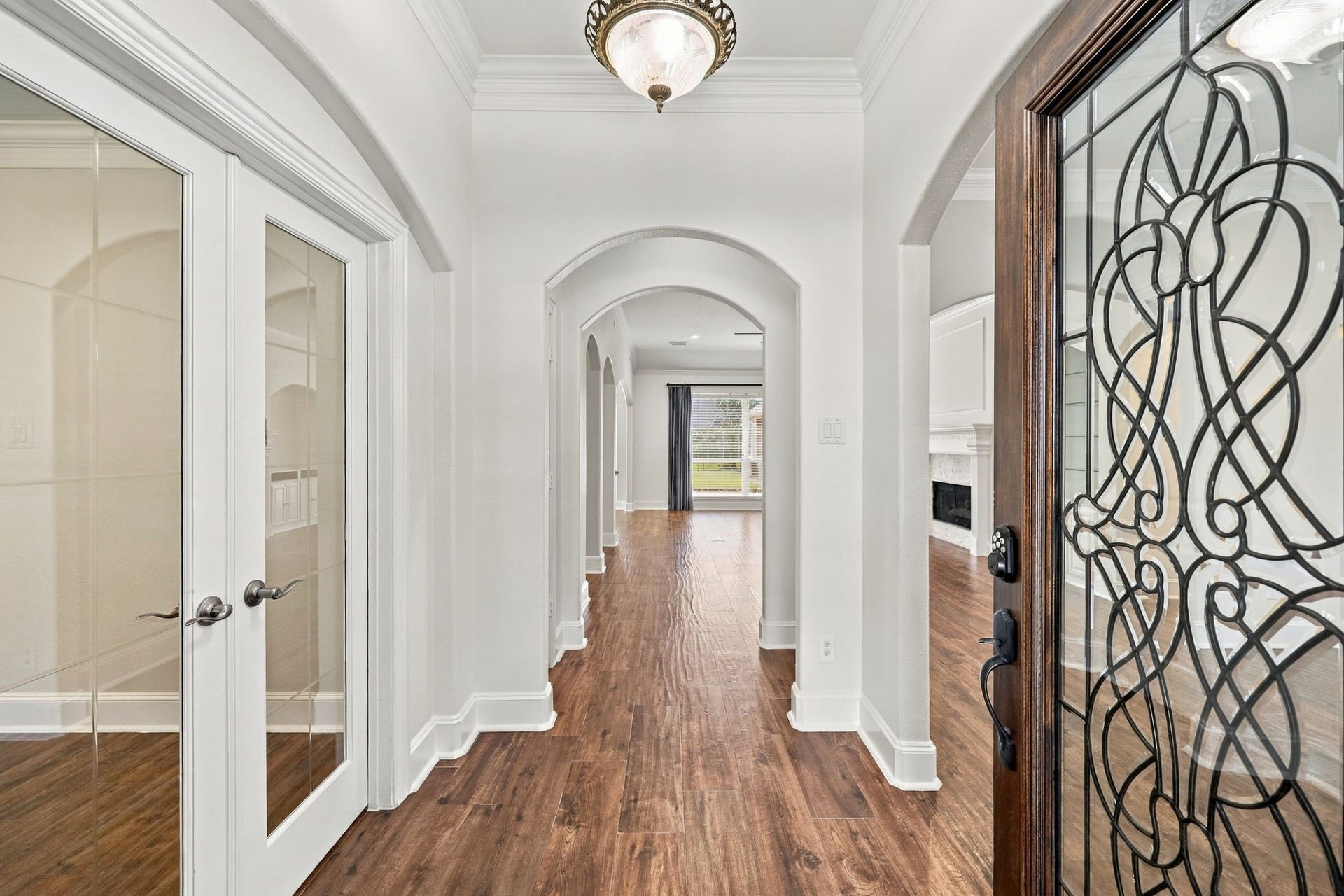 33211 Woodton Court, Weston Lakes, TX 77441 As you enter this gorgeous, beautifully updated home, you are welcomed by wood-look tile flooring throughout, fresh paint, 10-foot ceilings, elegant architectural arches, and breathtaking views that stretch as far as the eye can see. Double glass doors to the left lead to the private Home Office, offering a quiet and inviting space for work or study.