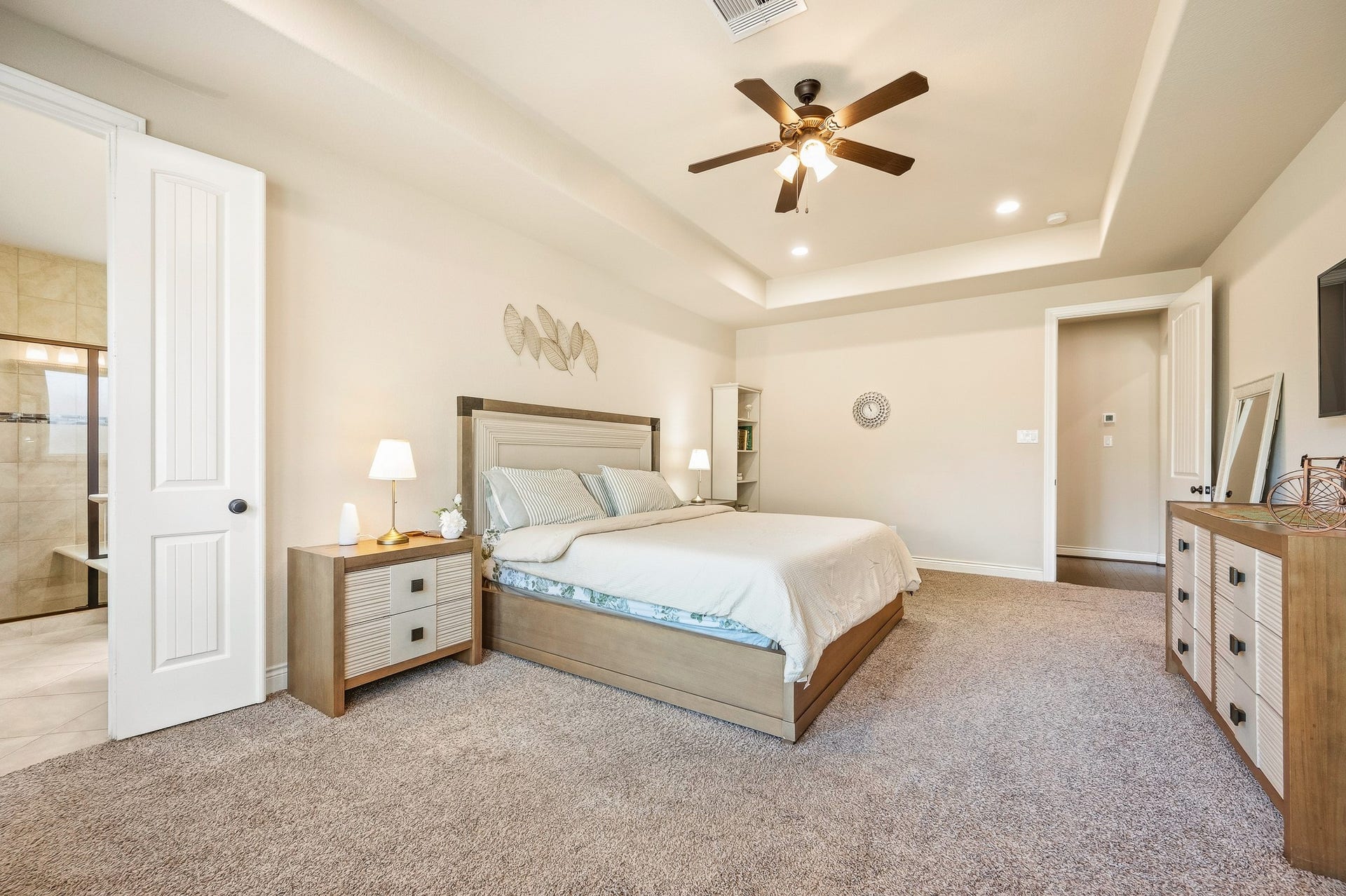25610 Buckley Bluff Lane, Katy, TX 77494 Indulge in comfort and style in this spacious bedroom with plush carpeting, a modern ceiling fan, abundant natural light, and a chic en-suite bathroom.