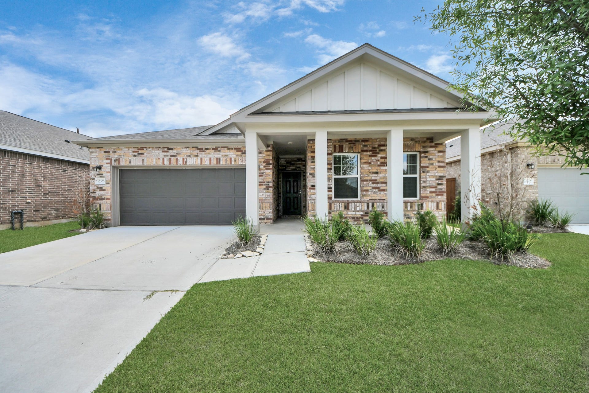 10319 Malta Trace Drive, Rosharon, TX 77583 Enjoy modern living-New Construction home with a distinctive neighborhood feel and maintenance free lifestyle nestled in Sierra Vista Master Planned Community in Rosharon,Texas! For relaxation and recreation residents can enjoy the Resort Style Amenity Village offering:Heated Lazy River,Resort Style Pool,Splash Pad,Playground,Multiple Sports Courts-Basketball,Pickleball,Bocce Ball,Tennis,Sports Field,Sand Beach,Cabana & Hammock area, Clubhouse with Fitness Center,Lounge,Great Room & Outdoor Pavillon.*Photos