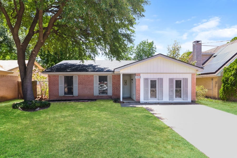 Property photo for 2212 W Oakdale Road, Irving, TX