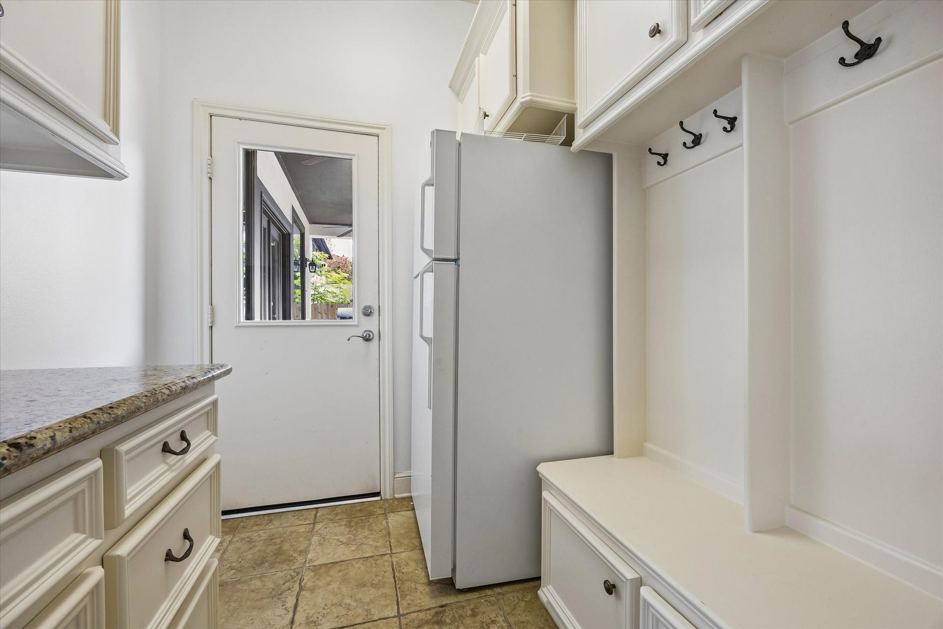4523 Maple Street, Bellaire, TX 77401 Mud room space on 1st floor.