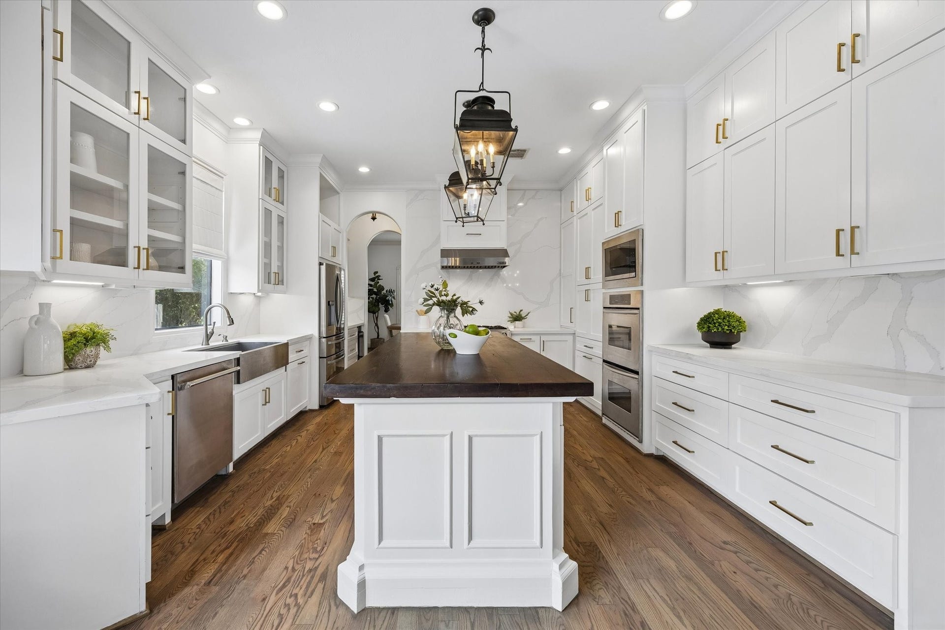 4523 Maple Street, Bellaire, TX 77401 Great kitchen!