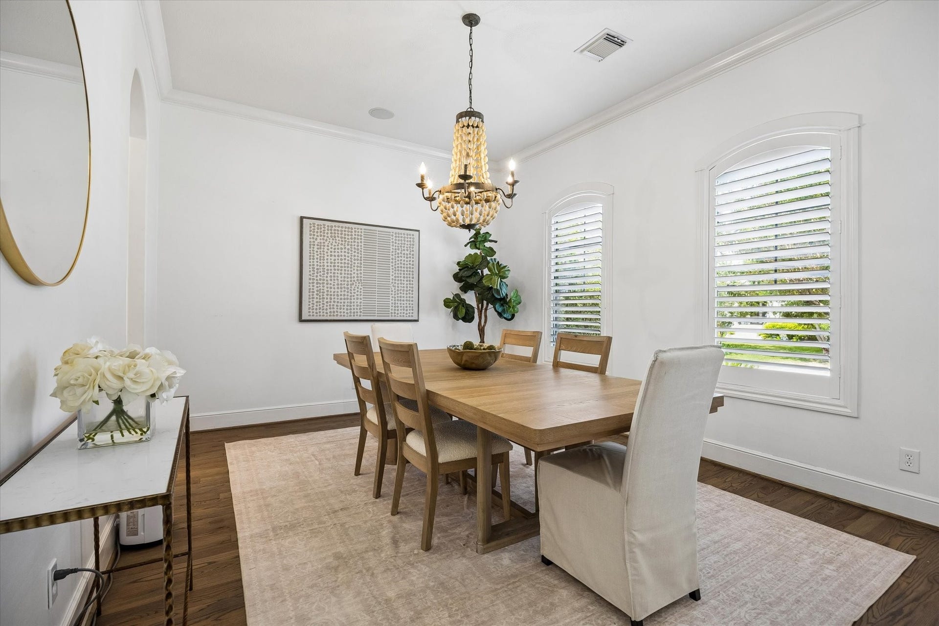 4523 Maple Street, Bellaire, TX 77401 Light and bright Dining Room with access to Kitchen