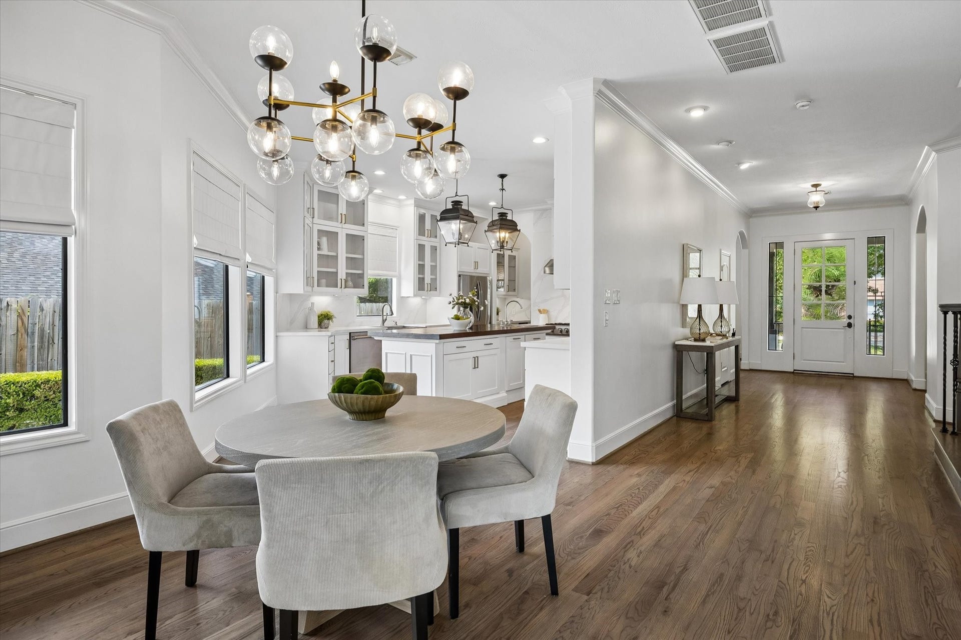 4523 Maple Street, Bellaire, TX 77401 Another angle of Breakfast Area