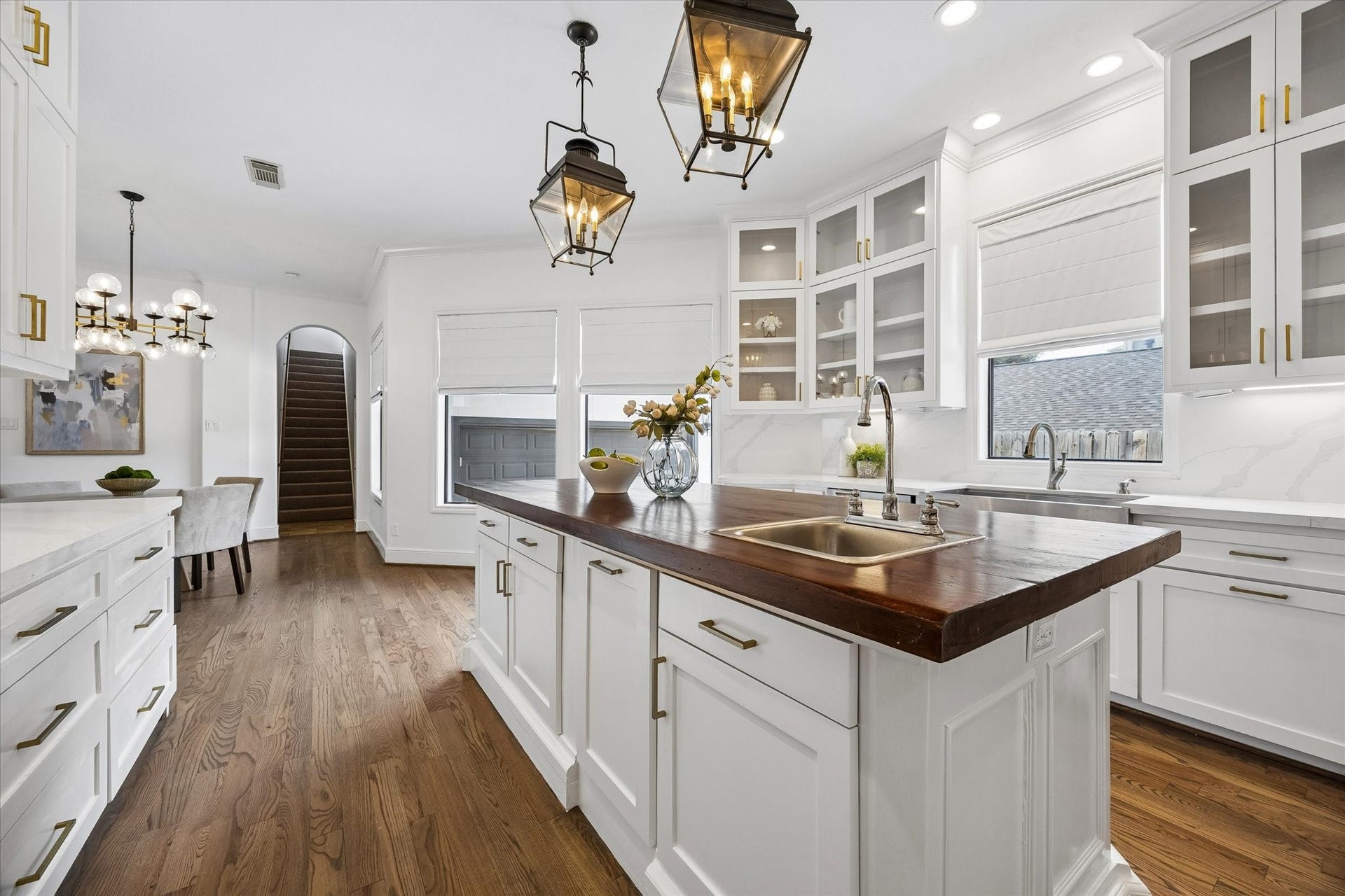 4523 Maple Street, Bellaire, TX 77401 Spacious Kitchen area