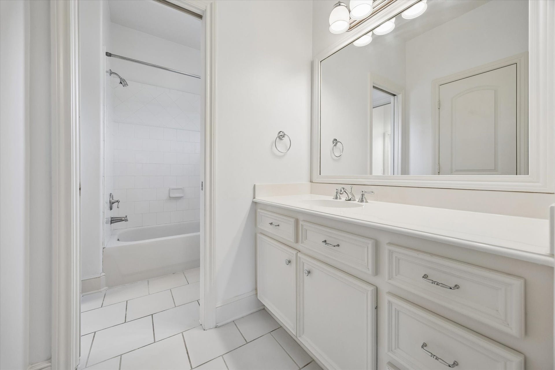 4523 Maple Street, Bellaire, TX 77401 4523 Maple Street, Bellaire, TX 77401