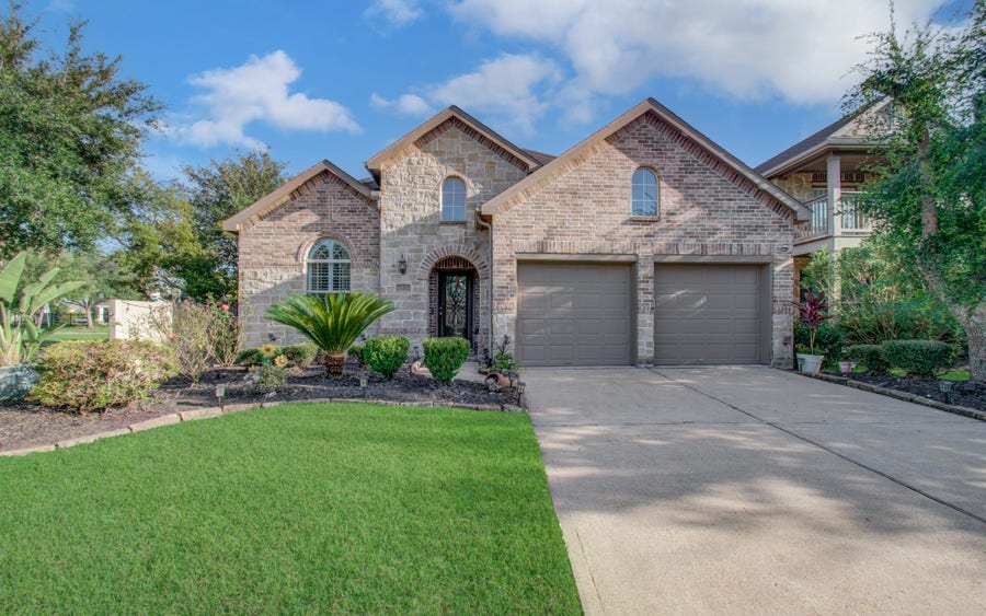 Property photo for 13402 Quail Landing Lane, Rosharon, TX