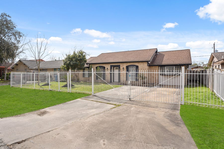 Property photo for 9231 Cobbleshire Drive, Houston, TX
