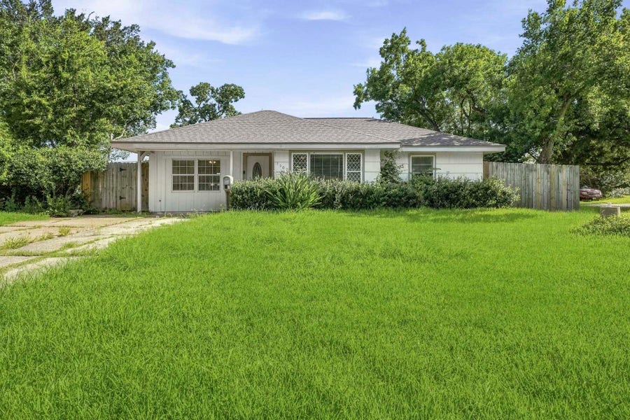 Property photo for 1502 15th Avenue N, Texas City, TX