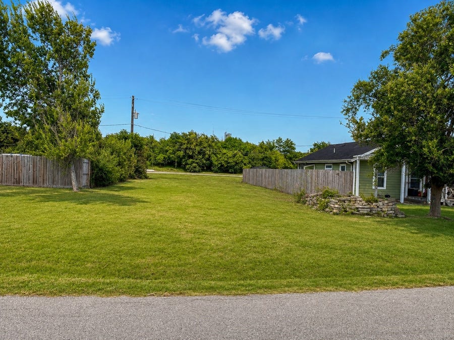 Property photo for 514 N 11th Street, La Porte, TX