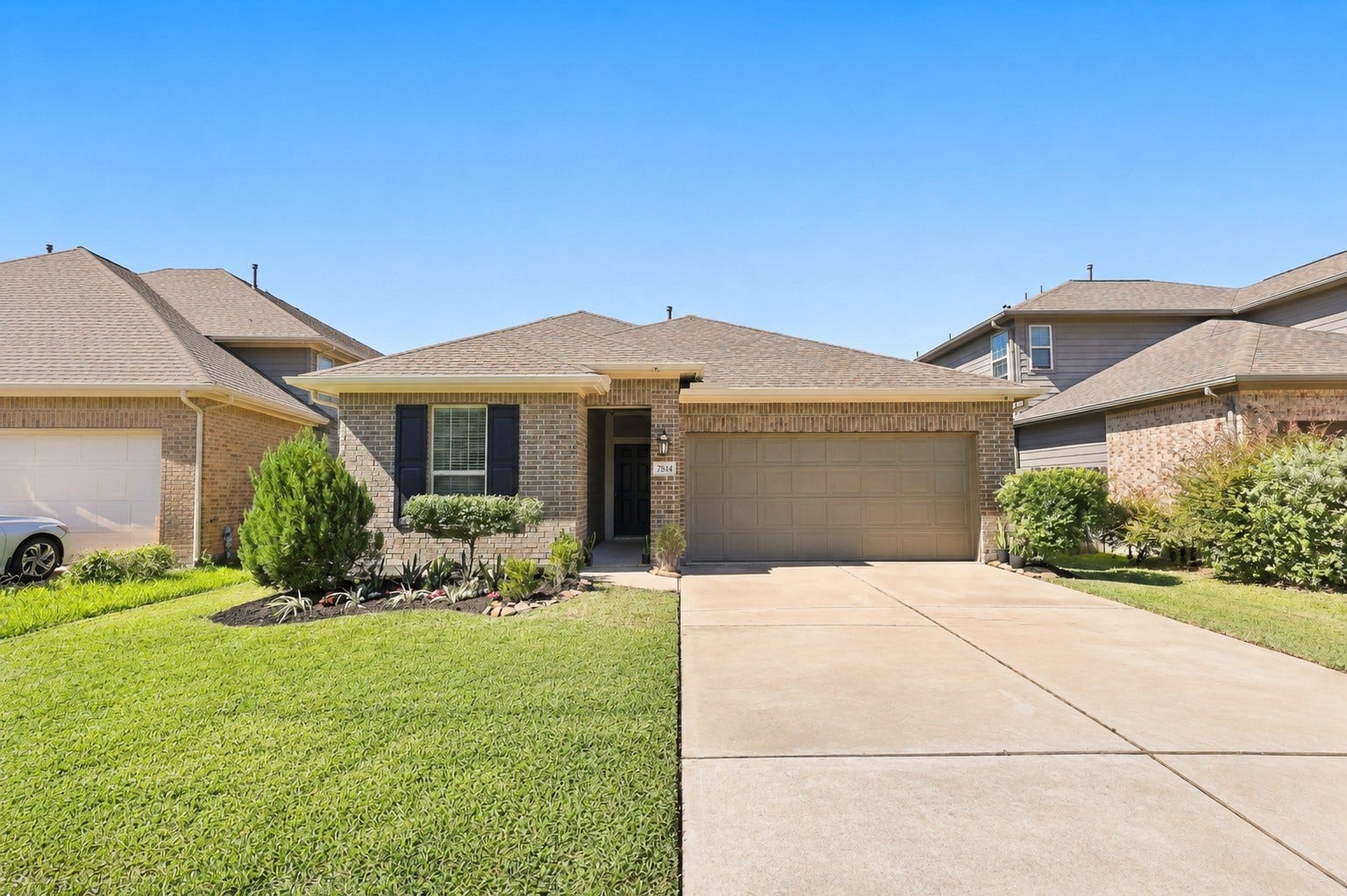 7814 Tindarey Maple Trace, Richmond, TX 77407 Welcome to 7814 Tindarey Maple Trace, a single-story brick home in Grand Vista with landscaped curb appeal and an attached 2-car garage.