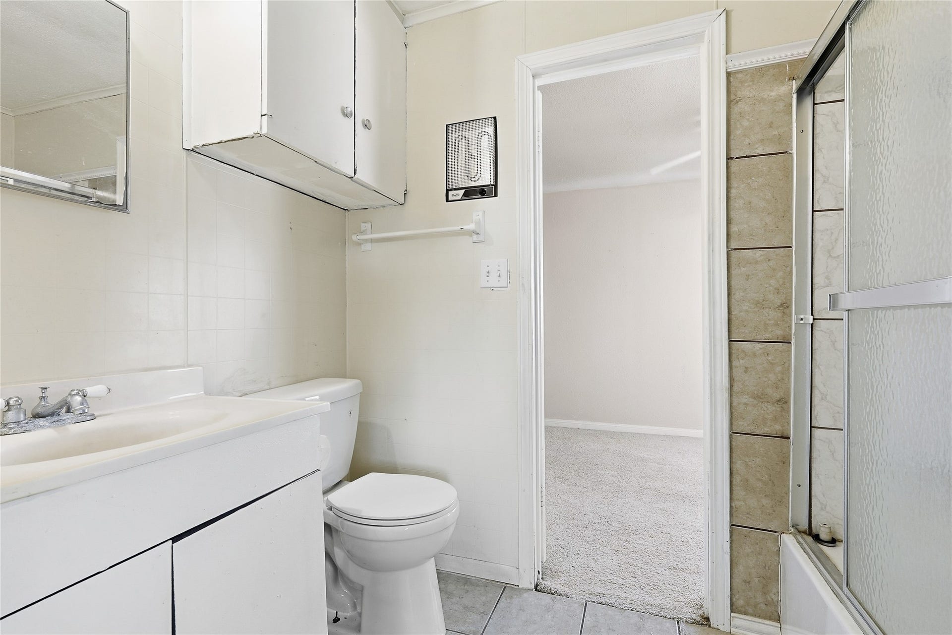 434 Pompano Street, Bayou Vista, TX 77563 Jack n Jill bathroom