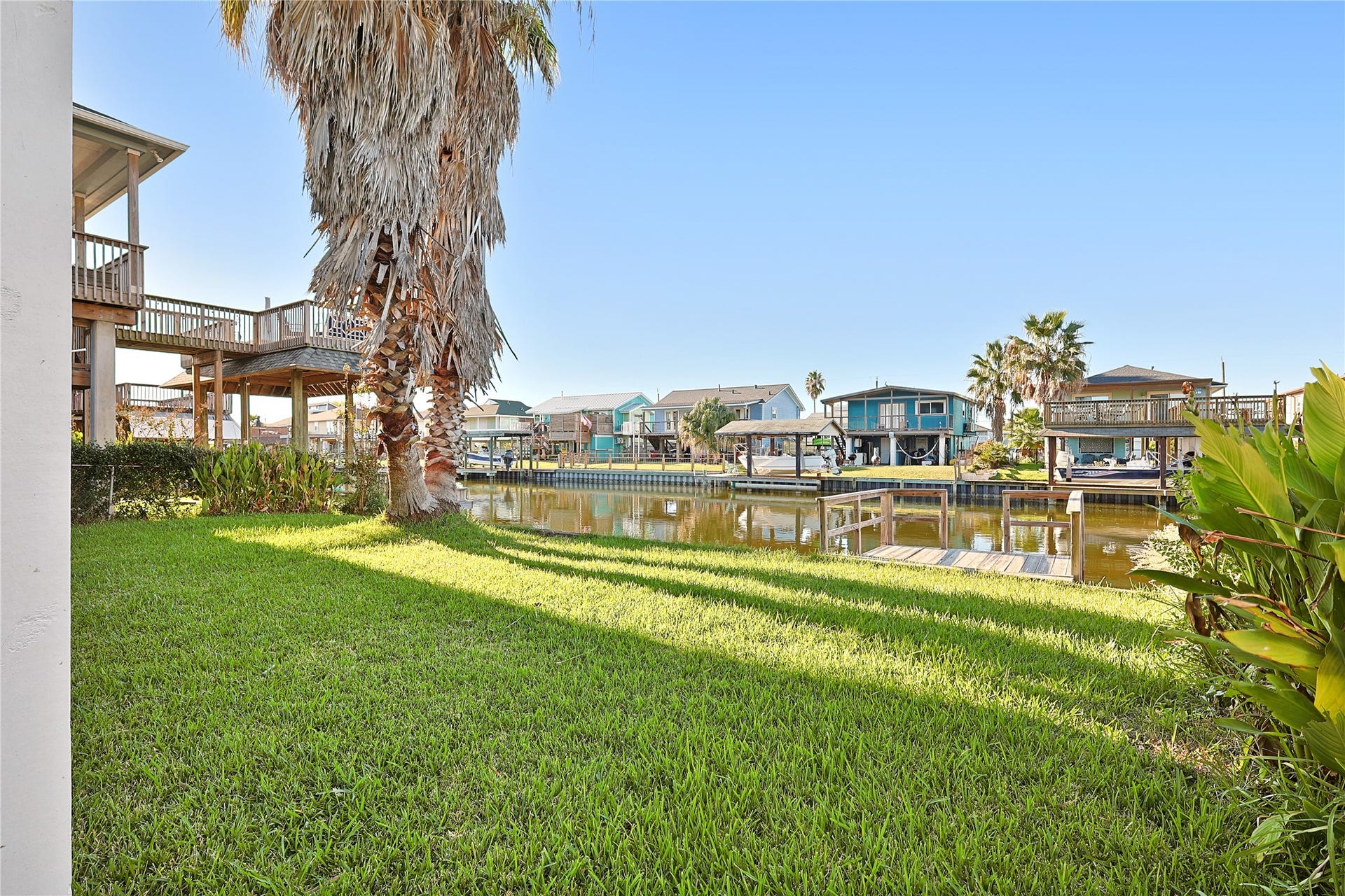 434 Pompano Street, Bayou Vista, TX 77563 Large enough yard for entertaining
