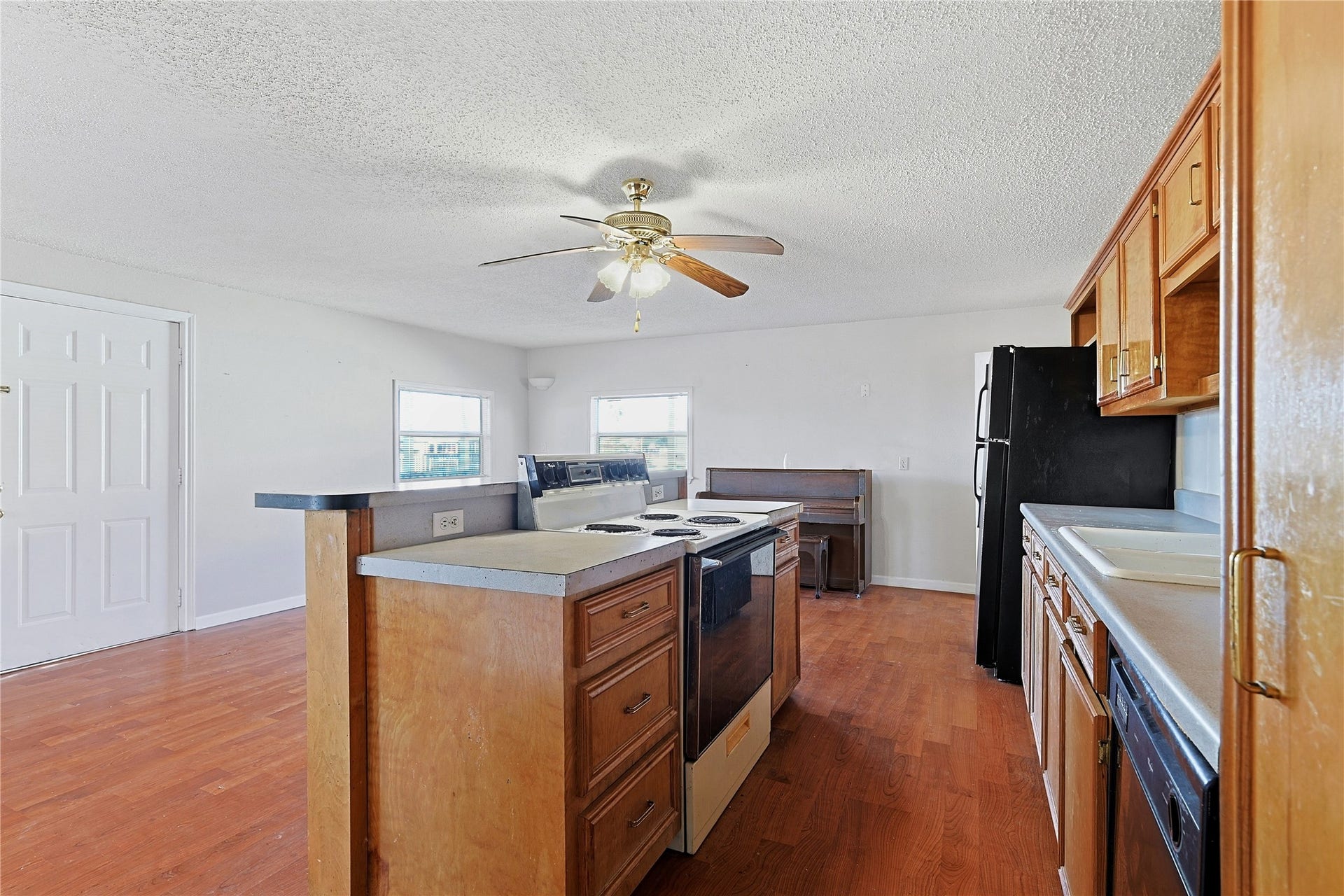 434 Pompano Street, Bayou Vista, TX 77563 Island for entertaining