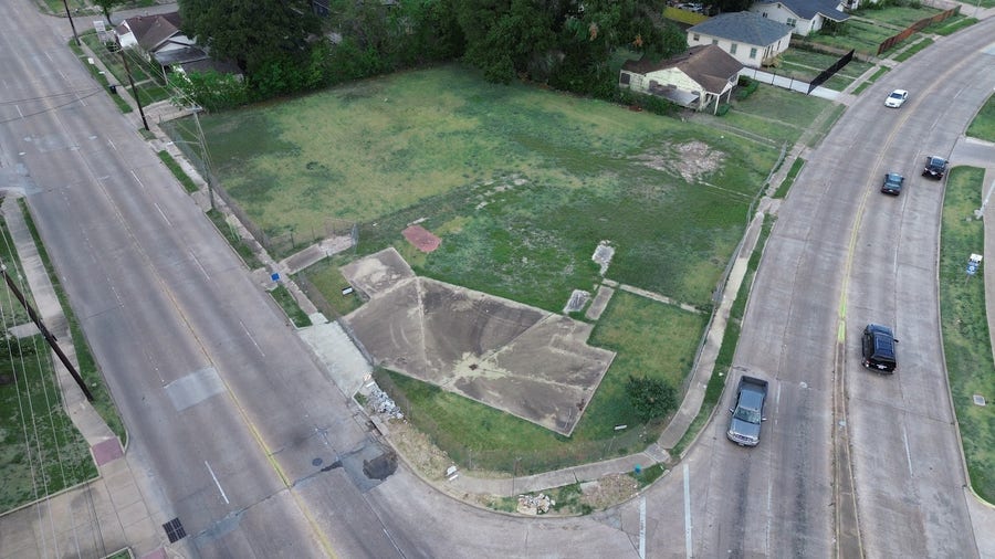 Property photo for 7003 Woodridge Drive, Houston, TX