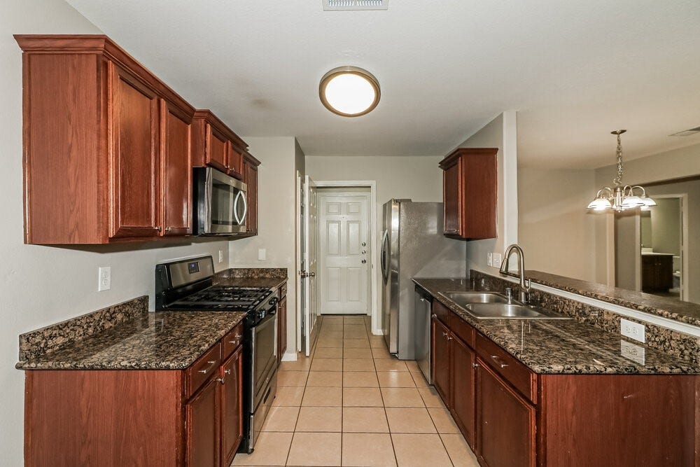 2131 Golden Topaz Drive, Rosharon, TX 77583 2131 Golden Topaz Drive, Rosharon, TX 77583