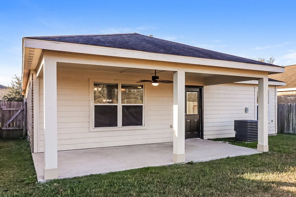 2131 Golden Topaz Drive, Rosharon, TX 77583 2131 Golden Topaz Drive, Rosharon, TX 77583