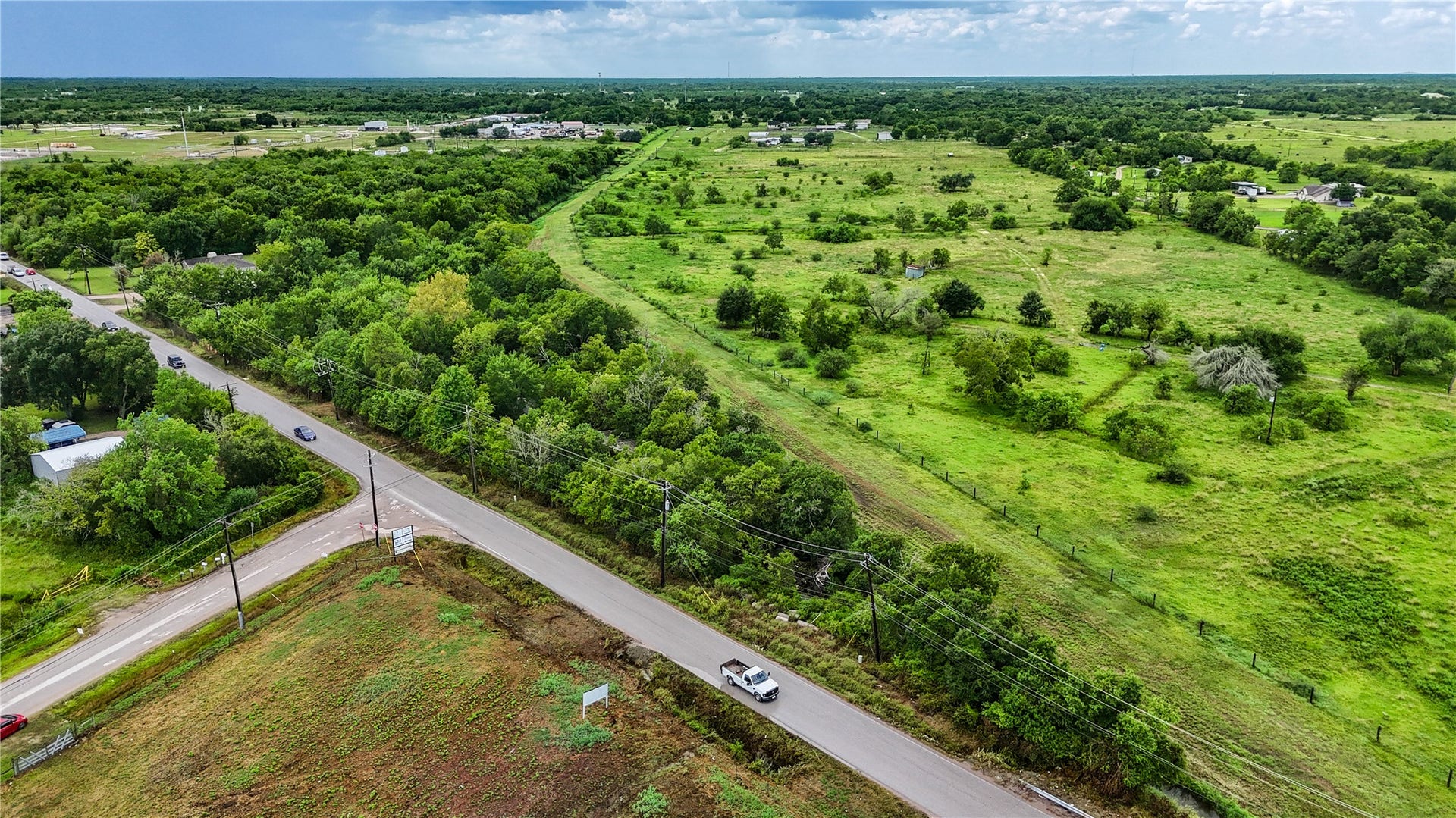 1011 County Road 129, Alvin, TX 77511 1011 County Road 129, Alvin, TX 77511