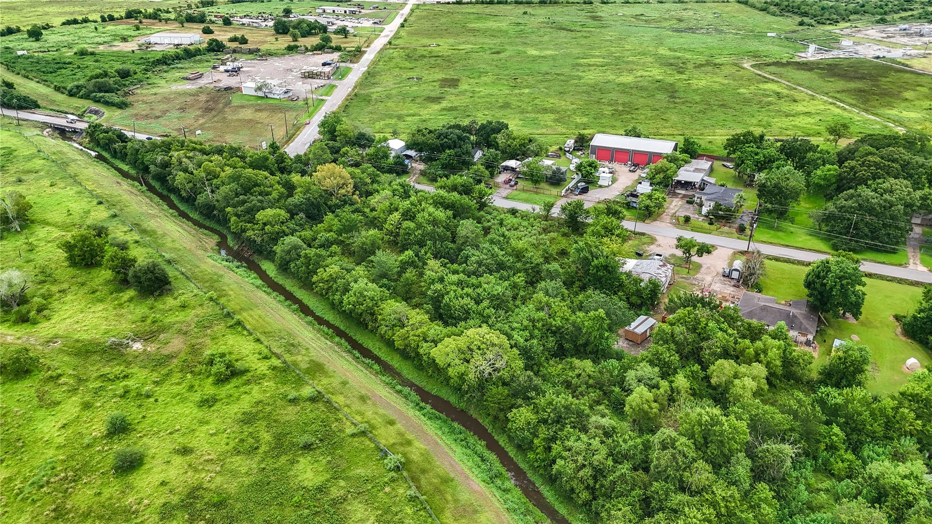 1011 County Road 129, Alvin, TX 77511 1011 County Road 129, Alvin, TX 77511