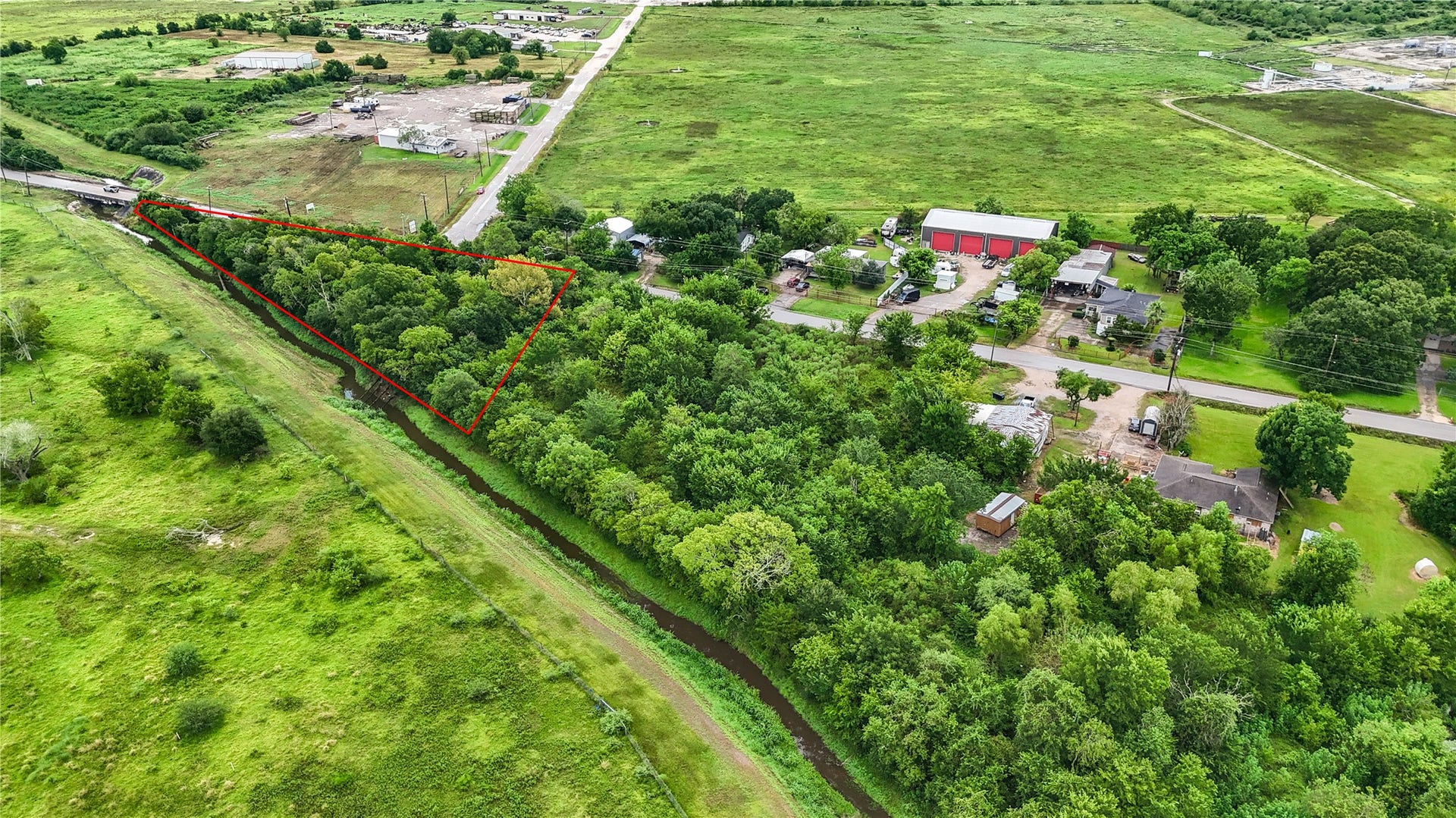 1011 County Road 129, Alvin, TX 77511 Country Living