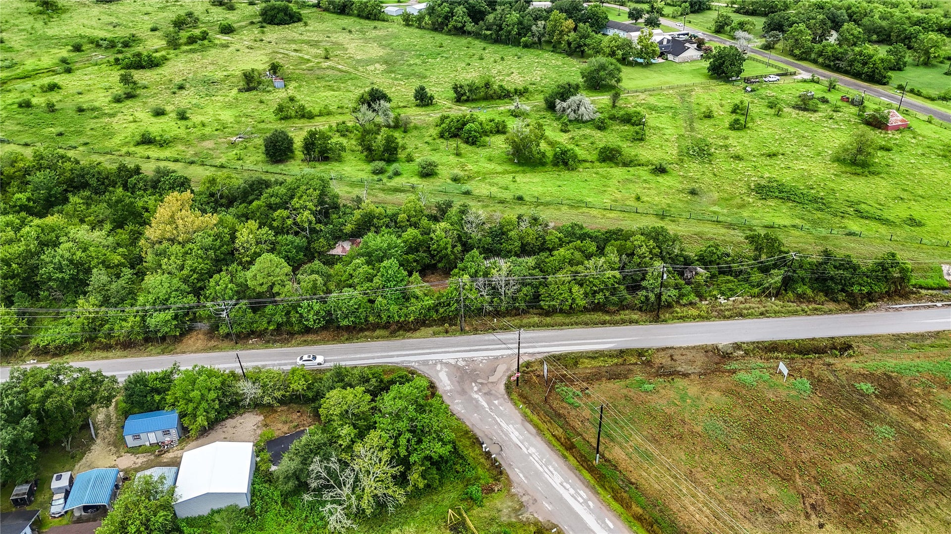 1011 County Road 129, Alvin, TX 77511 1011 County Road 129, Alvin, TX 77511