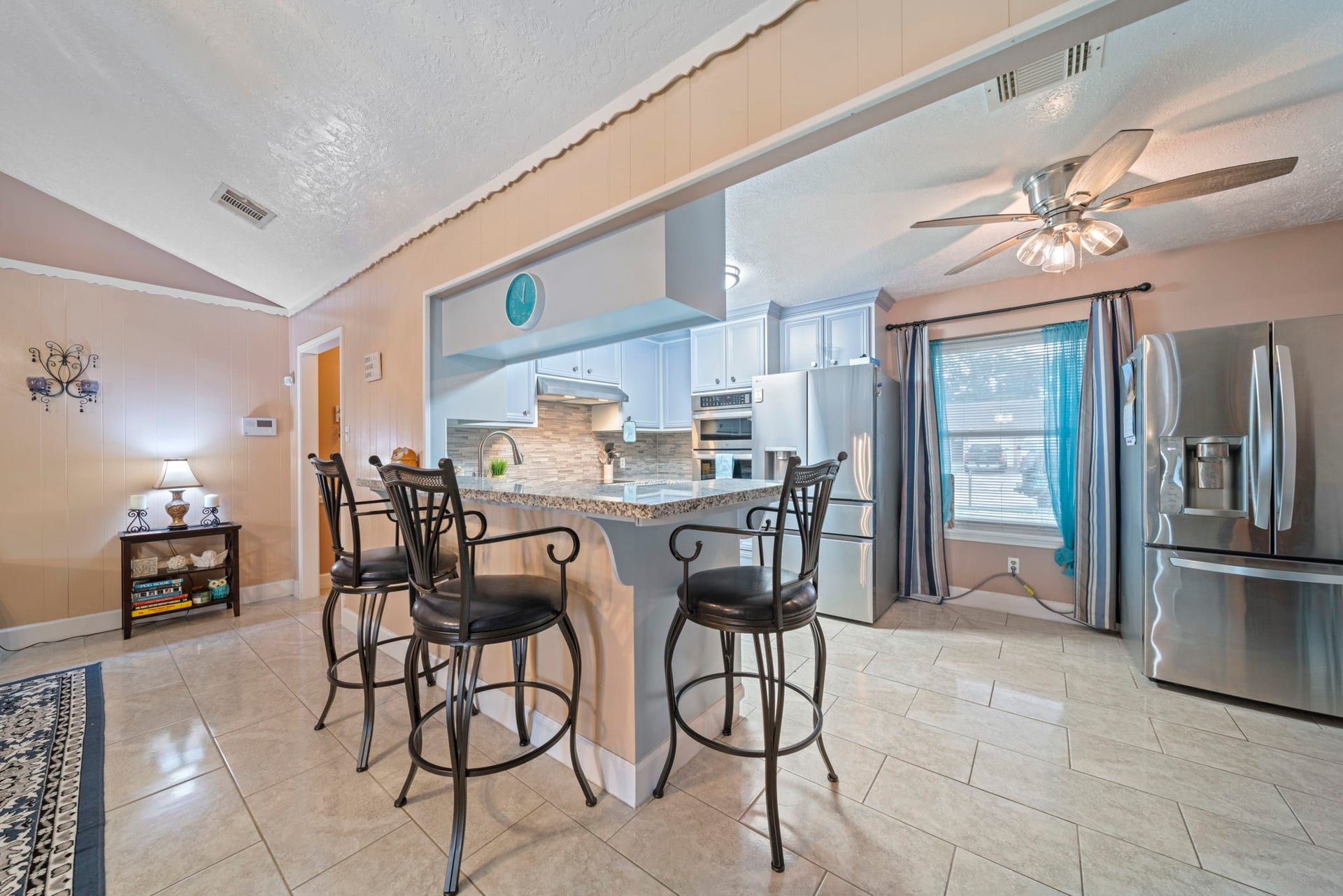 3805 Darling Avenue, Pasadena, TX 77503 Such a great floorplan! We just love how the kitchen and breakfast bar open to the HUGE family room!