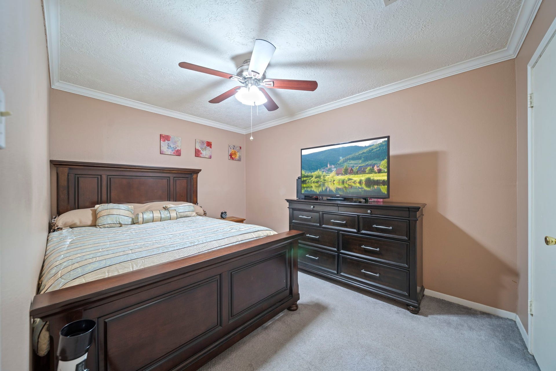 3805 Darling Avenue, Pasadena, TX 77503 Spacious secondary bedrooms!