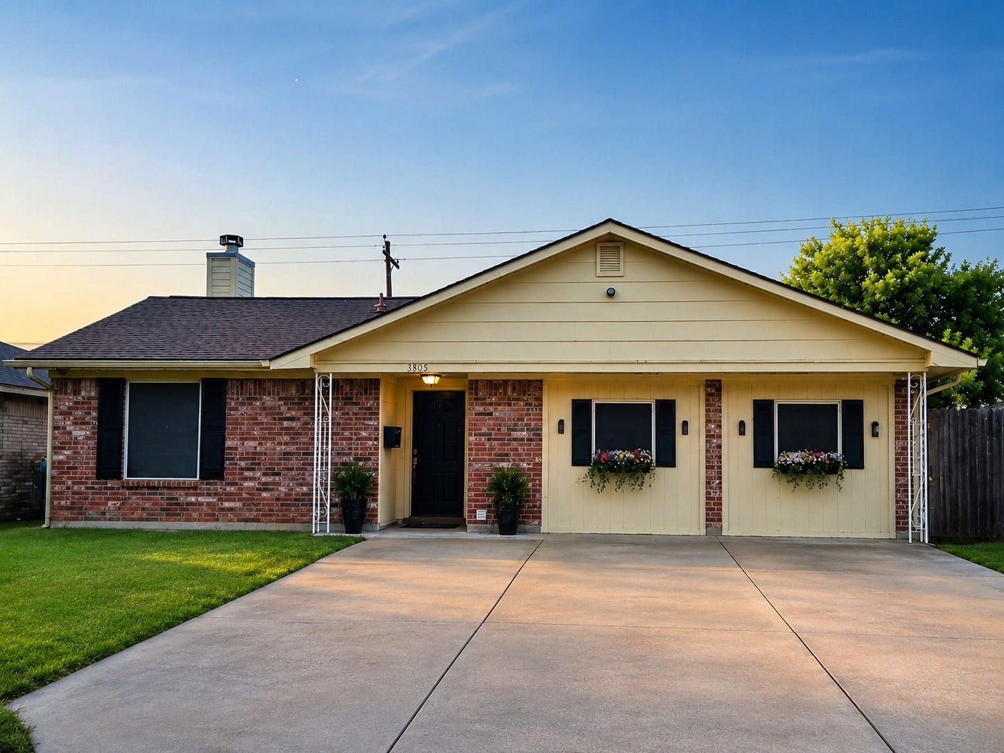 3805 Darling Avenue, Pasadena, TX 77503 Welcome to 3805 Darling Avenue in Pasadena! This one-story FIVE BEDROOM HOME has it all!