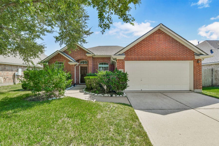 Property photo for 5707 Emerald Brook Lane, League City, TX
