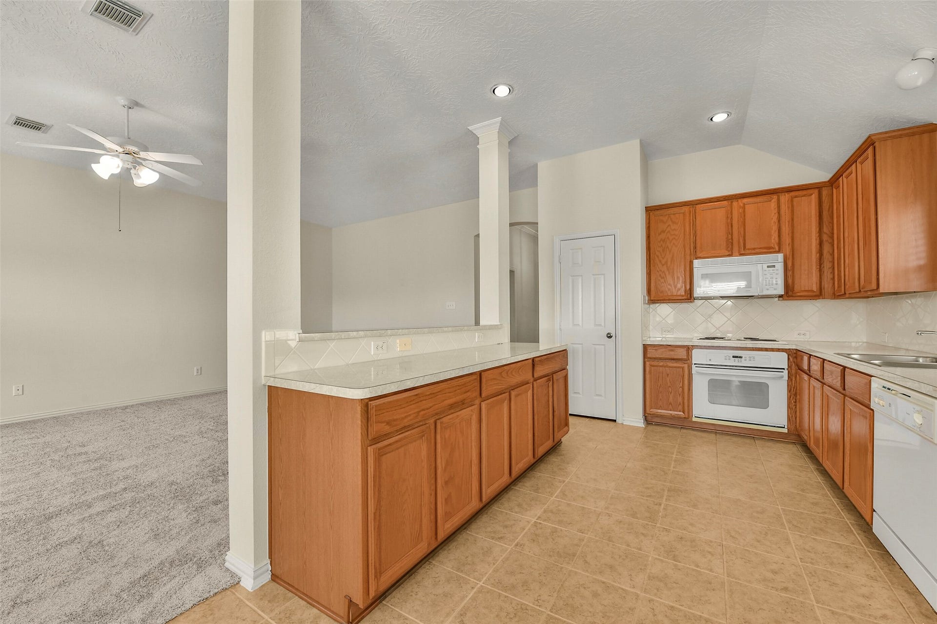 5707 Emerald Brook Lane, League City, TX 77573 5707 Emerald Brook Lane, League City, TX 77573