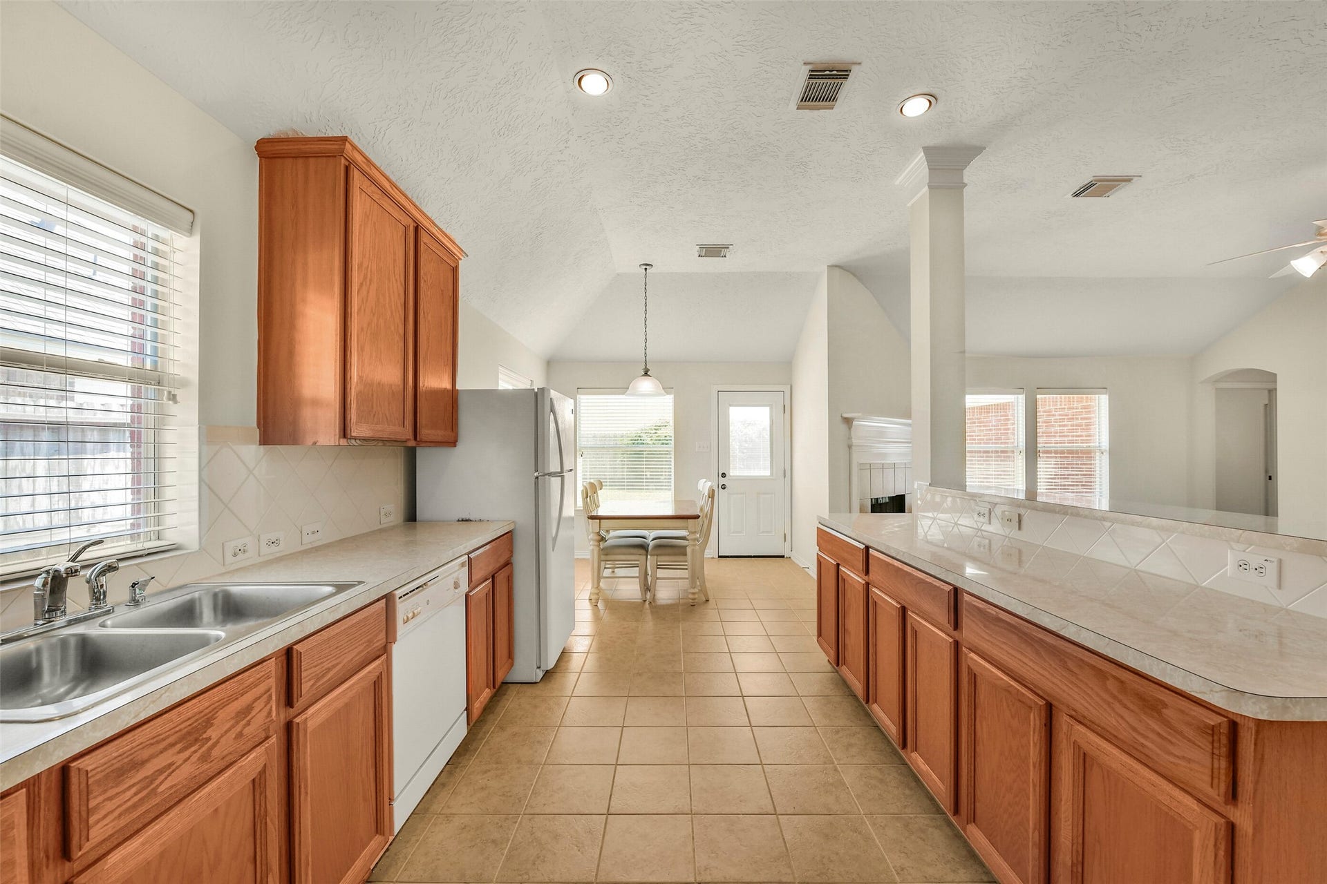 5707 Emerald Brook Lane, League City, TX 77573 5707 Emerald Brook Lane, League City, TX 77573